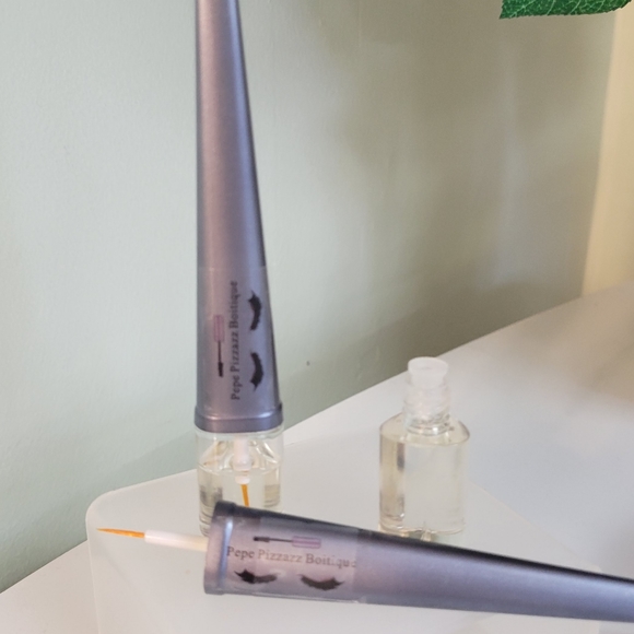 Amazing Proprietary Formula of PURE Castor oil & vit E. GROWS long lashes. - Picture 4 of 16